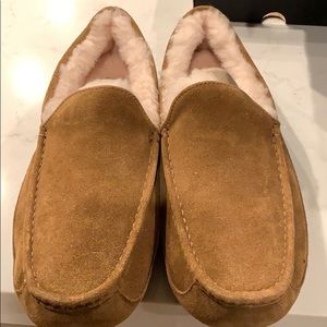 Men’s size 13 Ugg slippers